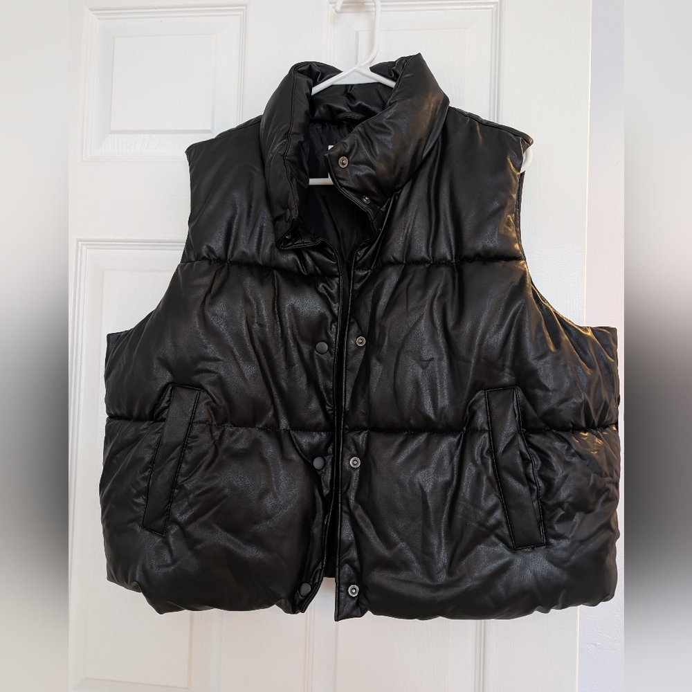 Old Navy Faux Leather Puffer Vest Black Size Large Petite